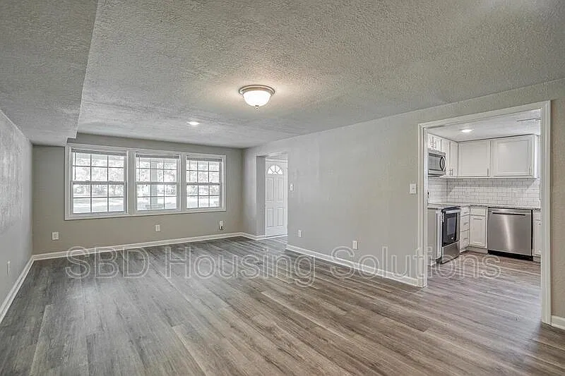 3 bed, 1.0 bath, $1,299 — Photo 4