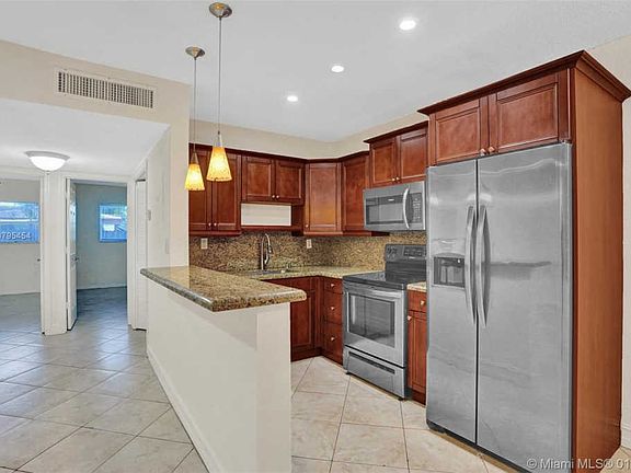 5th image of 4050 NE 12th Ter APT 2