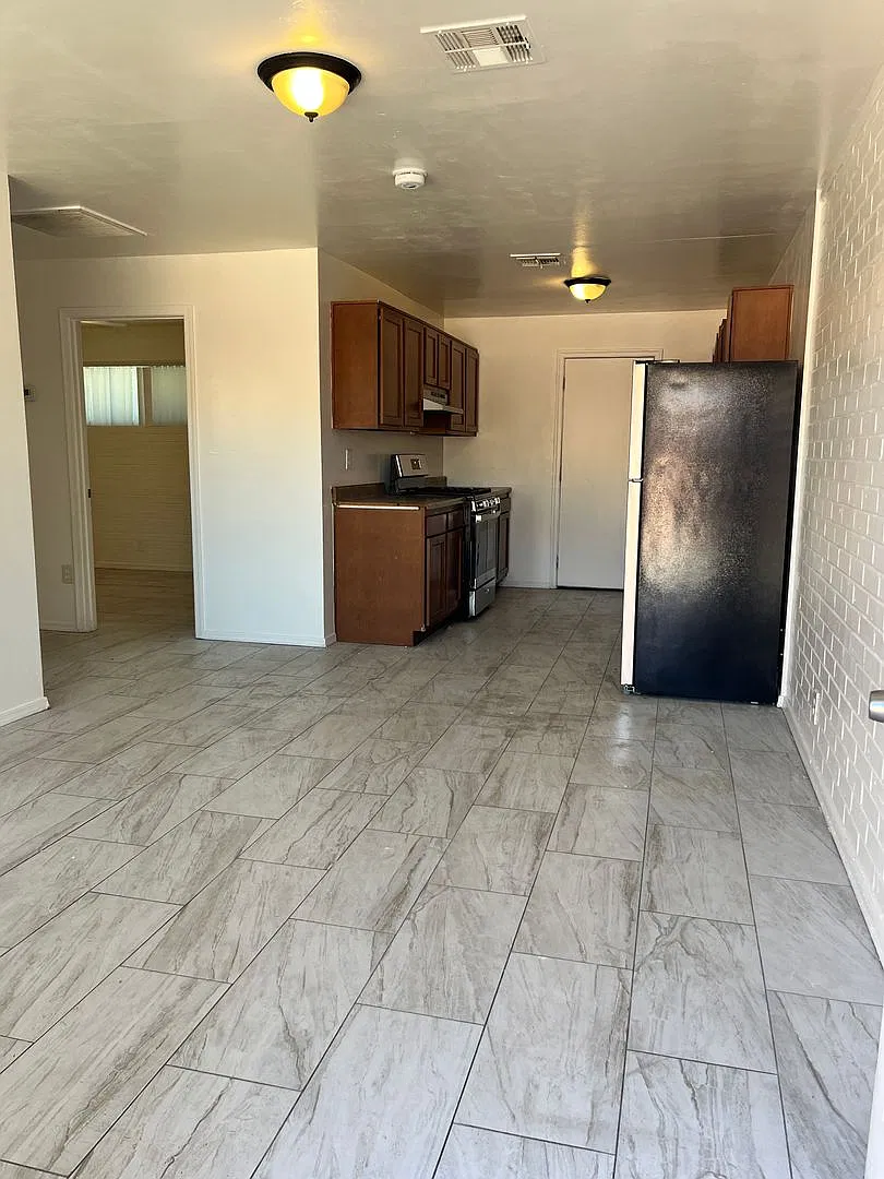 Flowing Wells Apartments — Photo 3