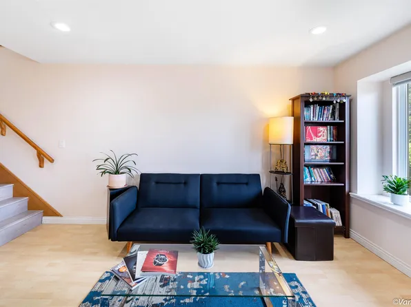 5422 Norfolk St, Burnaby, BC V5G 1G2