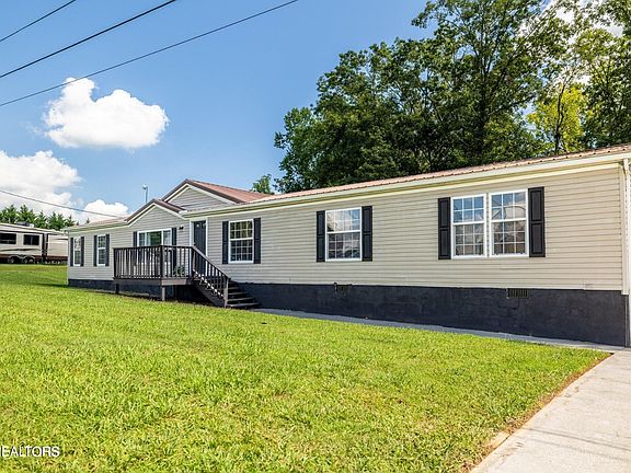 3rd image of 319 Deer Trail Dr