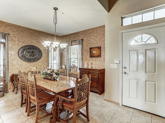 3rd image of 221 Newberry Trl