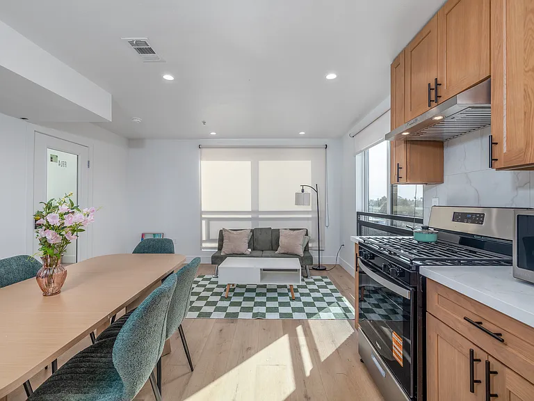 1223 W 37th Dr #1 — Photo 19