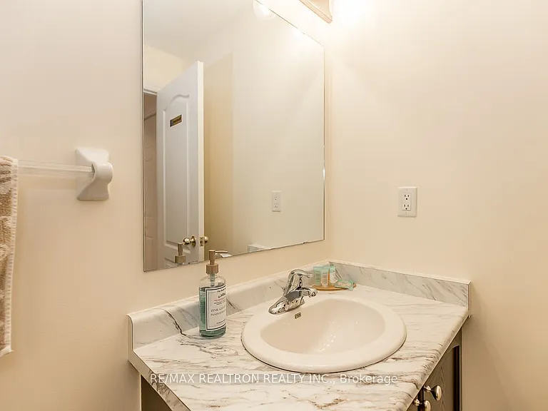 28 Donald Buttress Blvd W — Photo 11