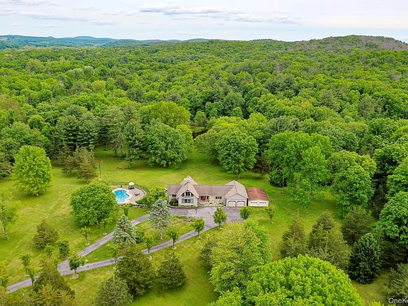 5th image of 129 Clinton Corners Road