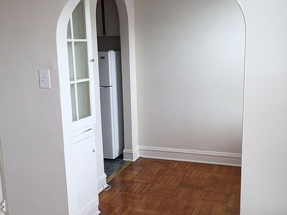 3rd image of 1626 W Sherwin Ave #303