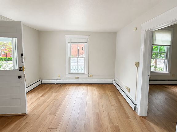3rd image of 207 Jackson St