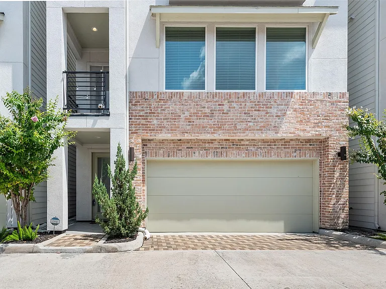8320 Vista Bella Ln — Photo 1
