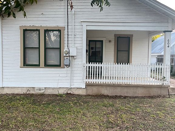 2nd image of 604 W Peach St
