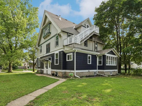 446 W College Ave, Waukesha, WI 53186