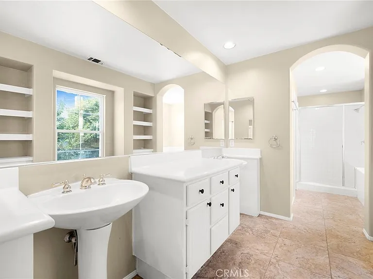 62 Middlebury Ln — Photo 20