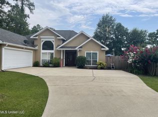2029 Parkview Dr, Gautier, MS 39553