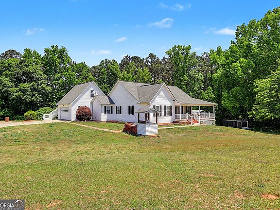 2nd image of 179 Hoyt Rd