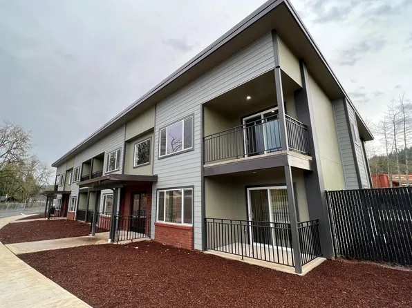 540 Gateway Blvd, Cottage Grove, OR 97424