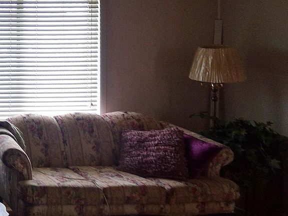 2nd image of 210 Oakwood Ln
