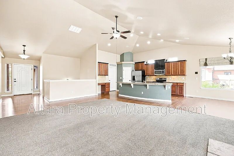 4 bed, 3.0 bath, 2980 sqft, $2,875 — Photo 3