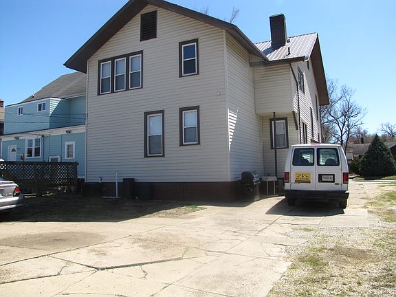 2nd image of 926 E Gum St