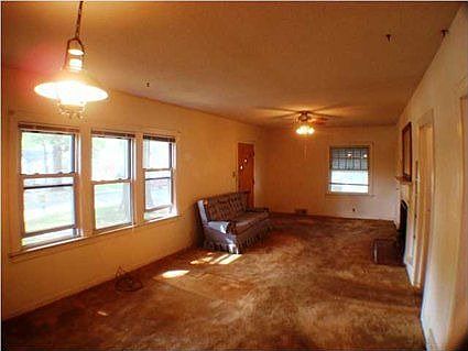 4th image of 1924 E Blackford Ave