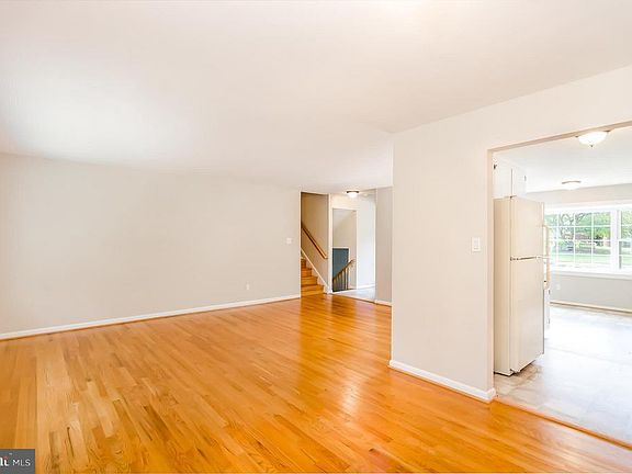 5th image of 8206 Chancery Ct