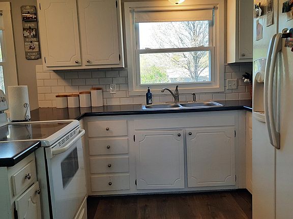 4th image of 820 Friar Tuck Dr