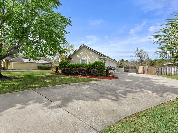 4th image of 1117 Hideaway Dr N