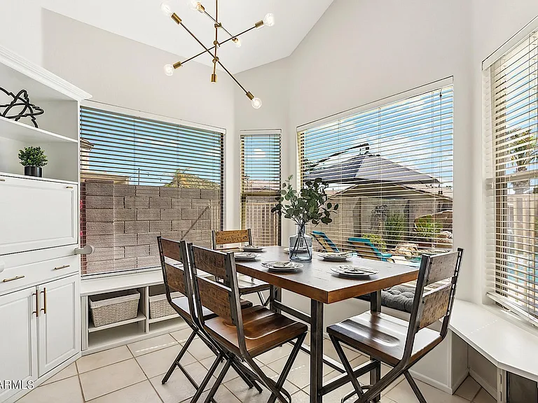 1125 E Irma Ln — Photo 22