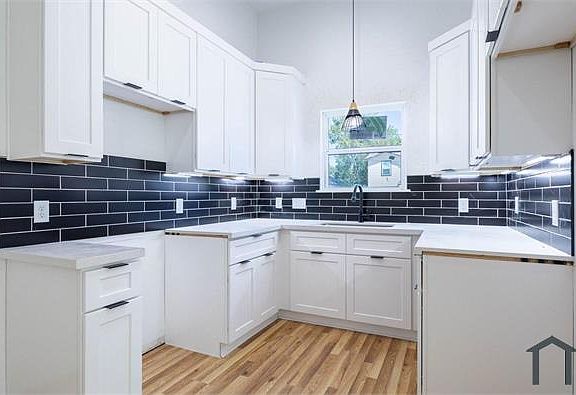 3rd image of 408 Armstrong St