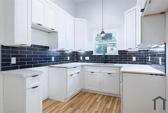 408 Armstrong St — Photo 3
