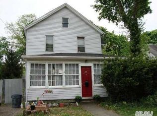 28 E 22nd St, Huntington Station, NY 11746