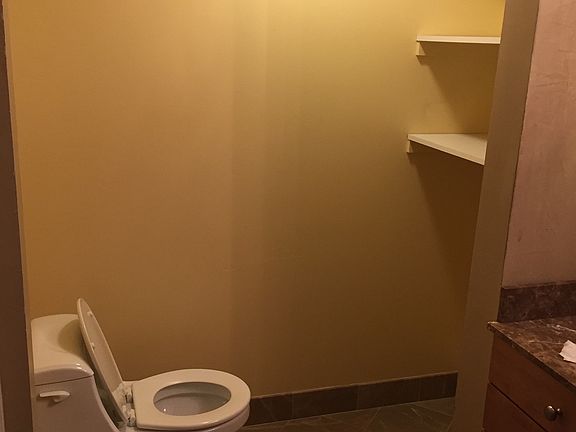 4th image of 701 W Buena Ave #1