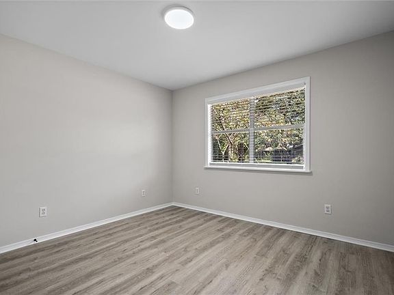 3rd image of 5623 Holden Dr