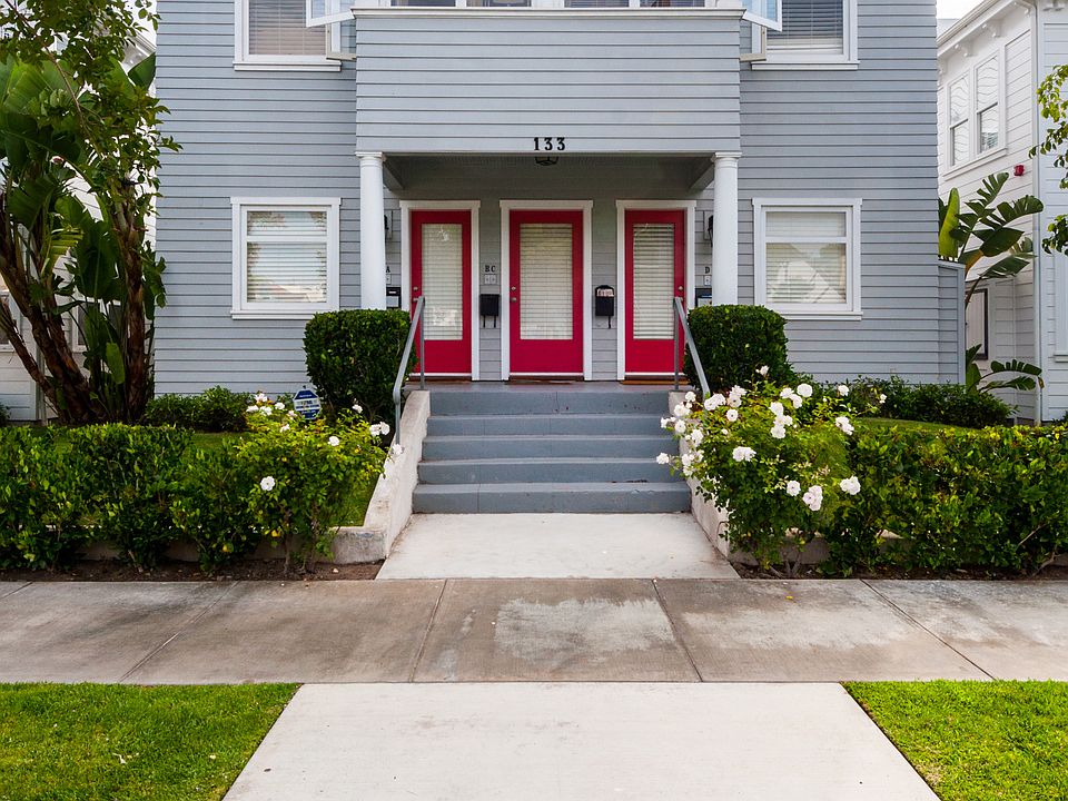 Quiet street, historical building, well maintained.