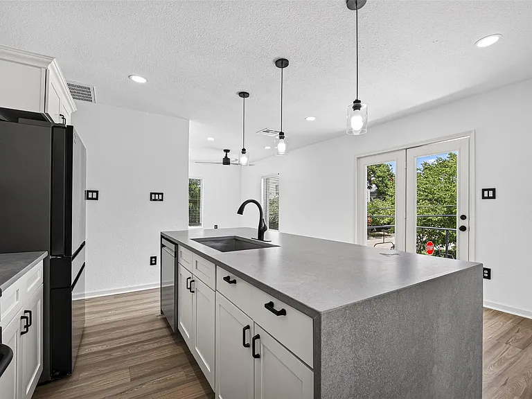 3701 Hutchins St — Photo 17