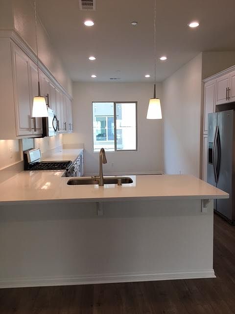 Kitchen with Breakfast counter.