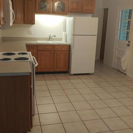 3rd image of 4614 Robinhood Dr