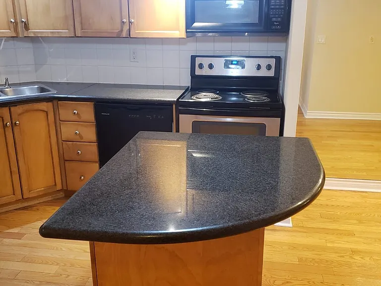 270 Wellington St W #502 — Photo 11