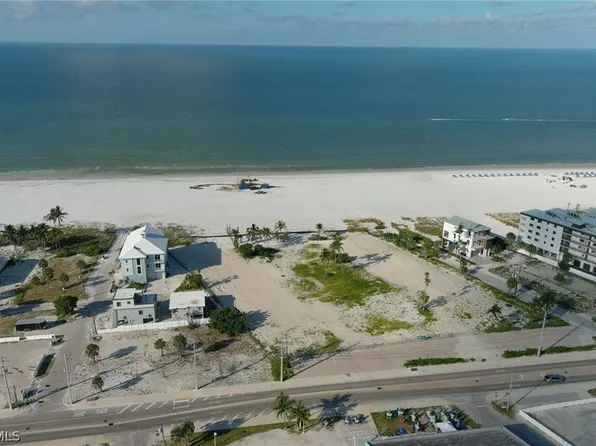 81 Mango St, Fort Myers Beach, FL 33931