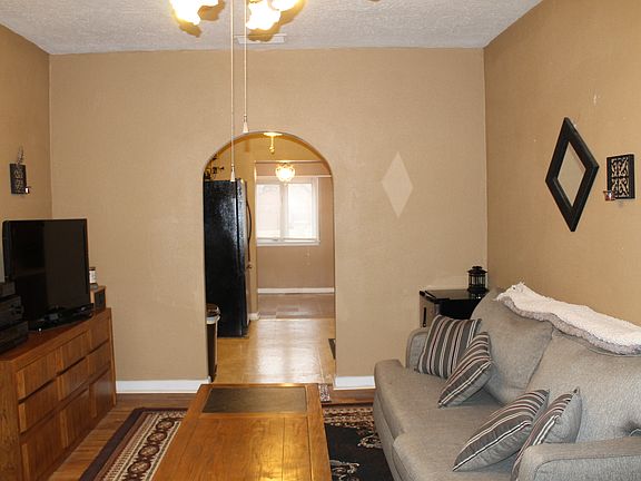3rd image of 620 W 12th Ave