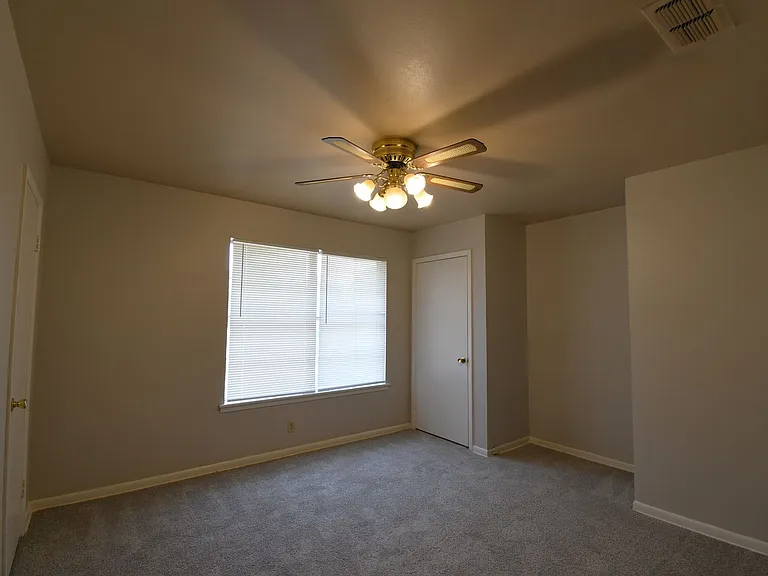 3202 Autumn Leaves Dr — Photo 16