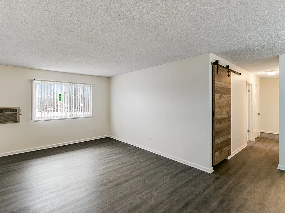 168 & 186 1st St #5