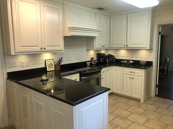 4th image of 909 Westwood St
