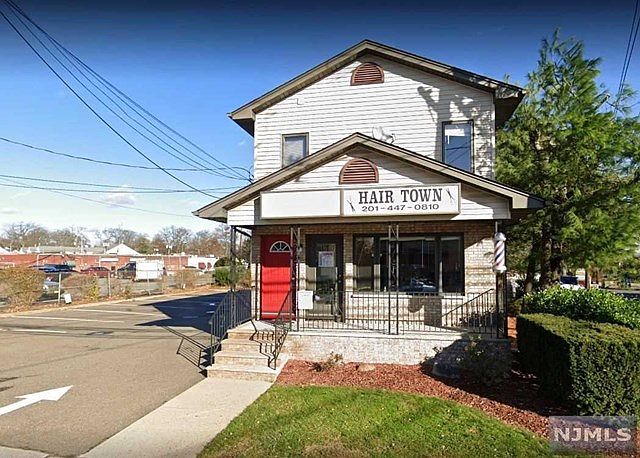 1st image of 35 Franklin Tpke