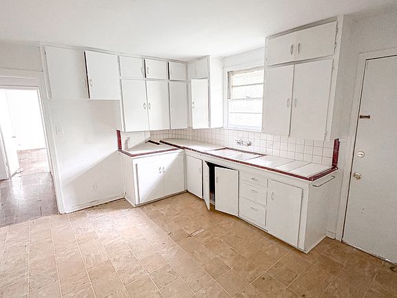5th image of 204 E Glenn St