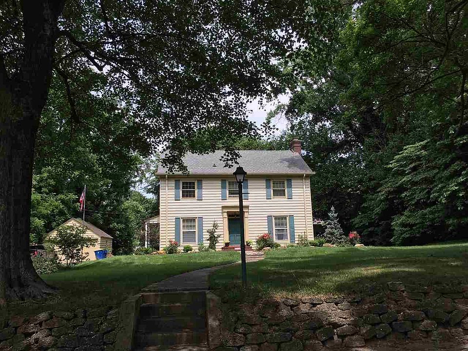 2nd image of 1402 Old Orchard Rd