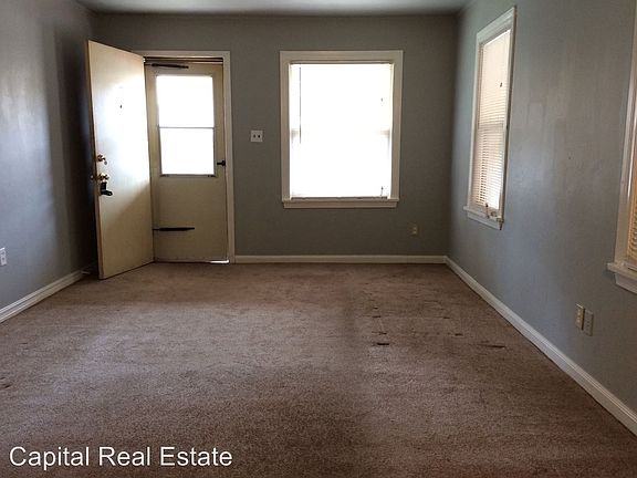 3rd image of 107 E Kittyhawk Dr