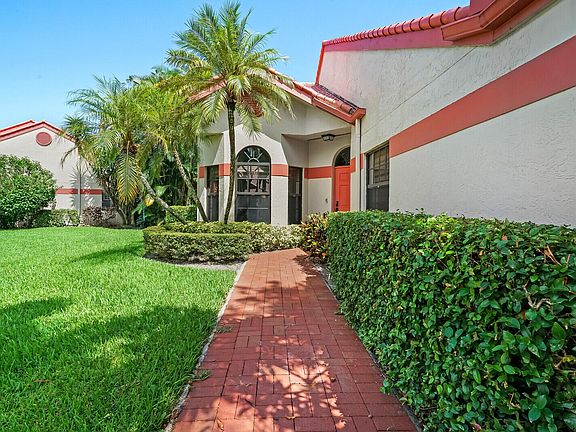 2nd image of 7517 Lexington Club Boulevard #A