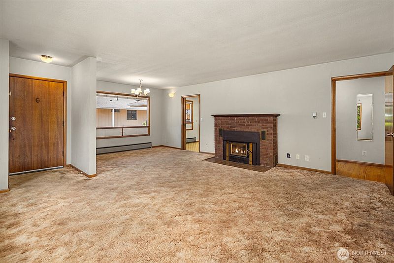 4th image of 6933 51st Avenue NE
