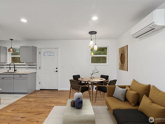 5th image of 213 W King Street