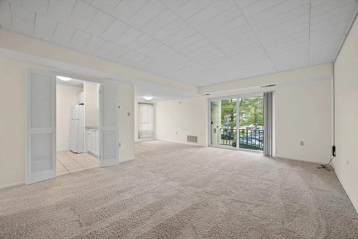 Building Photo - 6305 Marchand St #26