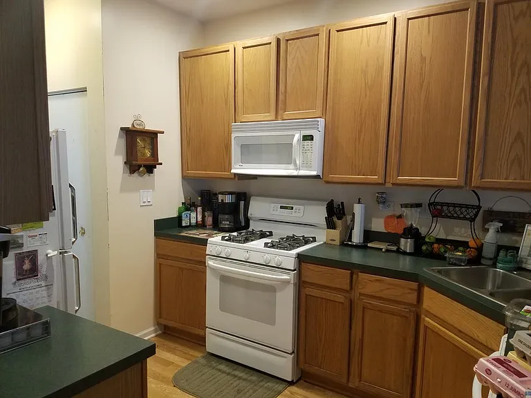 311 Windsor Ct #B — Photo 3